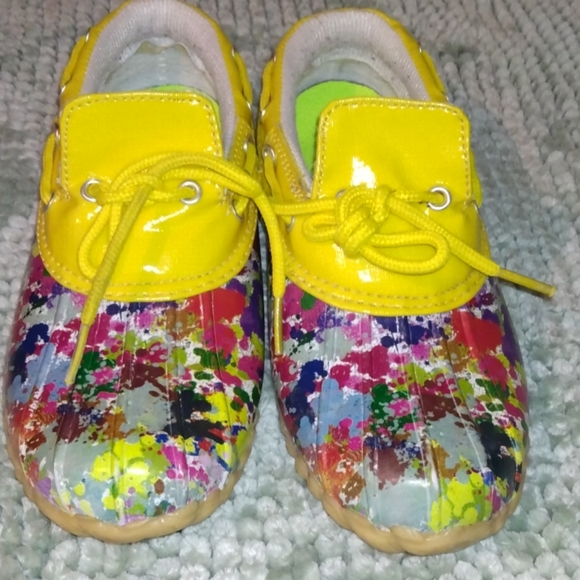 zune Other - Zune speckled paint duck lace-up waterproof shoe